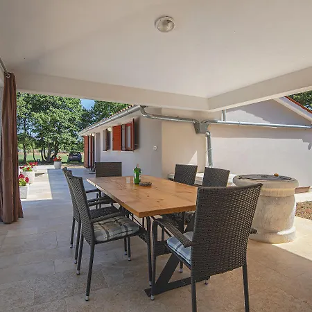 Mit Privatem Pool Und Grossem Grundstueck Holiday home Vodnjan